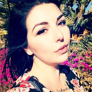 Meet your Posher, Joelle